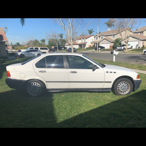 1992 BMw 325i - Picture 1 of 8